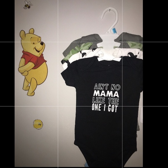 4 Baby undershirts - Picture 5 of 5